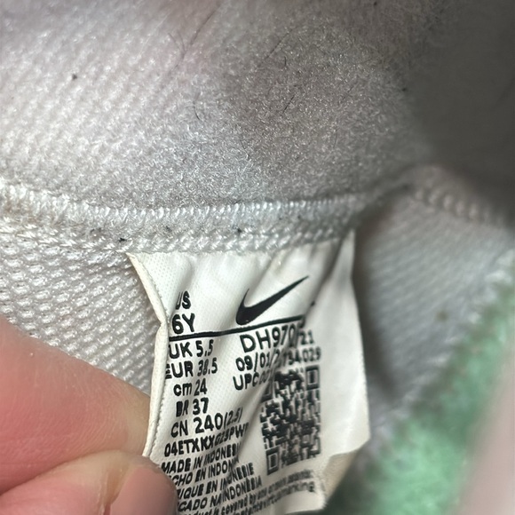 Nike Kids Blazer Mid 77 red and white size 6Y - Picture 8 of 9